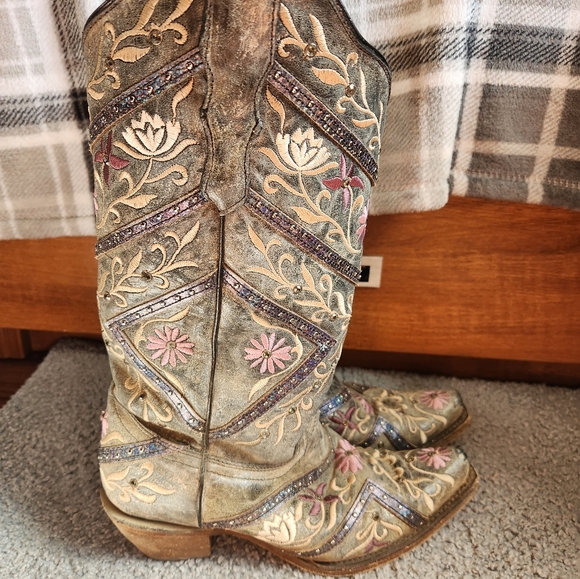 Corral, 9.5, gray. - Picture 2 of 5